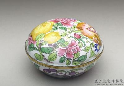 图片[2]-Copper box with flowers and fruits in painted enamels, Qing dynasty, Kangxi reign (1662-1722)-China Archive